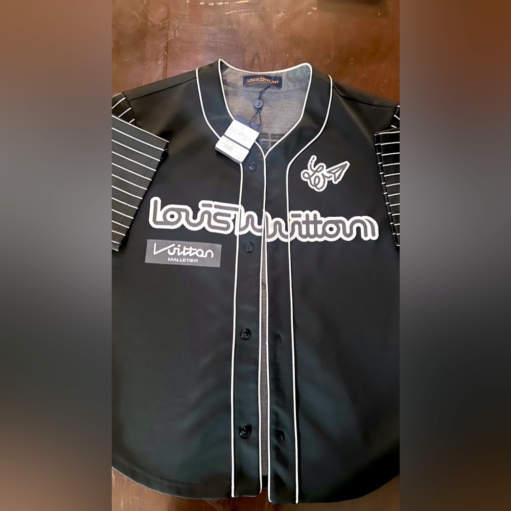 Louis Vuitton! Men shirt baseball edition